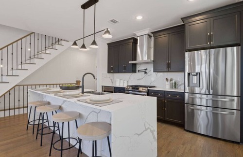 The Heights House | Huge 3BR 3.5BA Duplex w/Rooftop & NYC Views