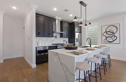 The Heights House | Huge 3BR 3.5BA Duplex w/Rooftop & NYC Views