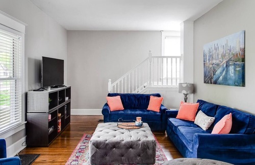 Beechmont House | Huge! *3br / 3.5ba* Great for groups!