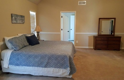 Langley House | Huge 5 Bdrm Home Minutes To Downtown Augusta, Georgia.