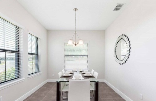 Haines City Condo | Huge 5 Bedroom Private Pool Home! Resort Amenities Included!