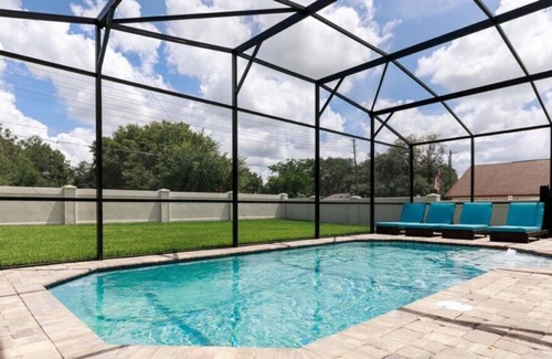 Haines City Condo | Huge 5 Bedroom Private Pool Home! Resort Amenities Included!