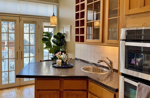 Old Town House | Huge 5 BR Home/Private Yard/Walk Everywhere/Parking for 2 Cars