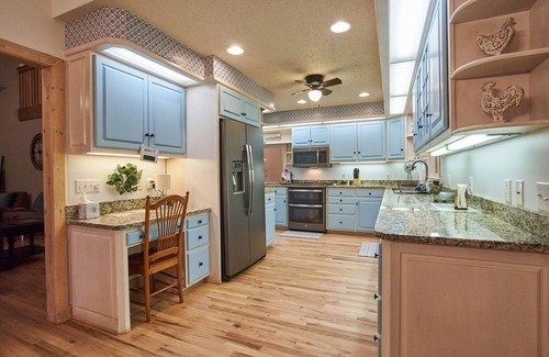 Foscoe House | HUGE 5BR, 4.5BA, 3 King Suites, Dog Friendly!