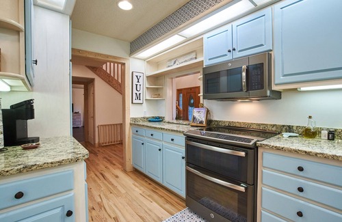 Foscoe House | HUGE 5BR, 4.5BA, 3 King Suites, Dog Friendly!