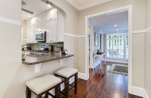 Lakeland House | Huge 5br 4ba by the Lake & FSC. Downtown, Food, Bars Parks. 2 Kitchens.16 guests