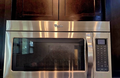 Holly House | Huge 5BR East Austin Escape - Steps to 6th & Dtown