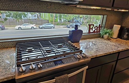 Holly House | Huge 5BR East Austin Escape - Steps to 6th & Dtown