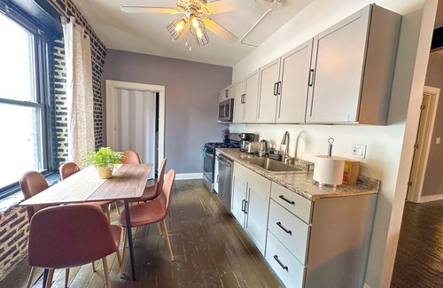 Near South Side Apartment | HUGE 5BR with Optional Parking/Pool table/sleeps 10