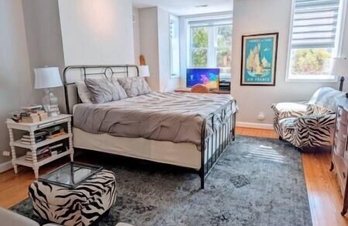 Near Northeast House | HUGE 6BR Capital Hill Townhouse Ready for YOU