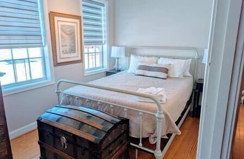 Near Northeast House | HUGE 6BR Capital Hill Townhouse Ready for YOU