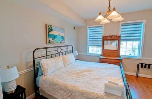 Near Northeast House | HUGE 6BR Capital Hill Townhouse Ready for YOU