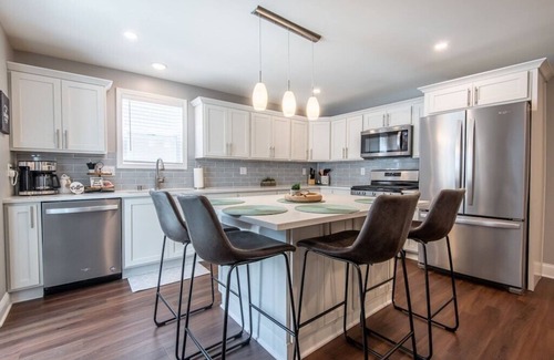Lower East Side House | HUGE 6BR, Luxe Single Family Home, Best Location!