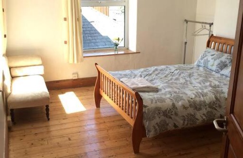 Bude House | Huge 7 bed hse for large groups close by the beach