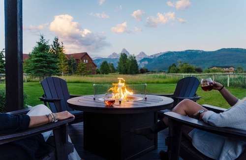 Driggs House | Huge Chalet - Epic Views, Theater, Hot Tub, & Gym!