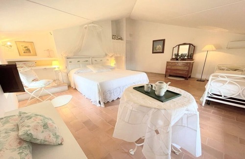 San Brizio Villa | Huge country villa - sleeps 11, Aircon, Wifi, Exc Pool, dishwasher, private land