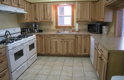 Erie House | Huge Cozy Updated home close to everything in Erie