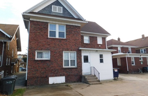 Erie House | Huge Cozy Updated home close to everything in Erie