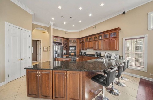McHenry House | HUGE Crystal Lake 7 Acre Ranch w/Pool & Hot Tub