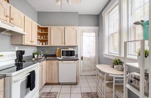 Springfield House | Huge Discount Charming Home close to theStadium & Hospital