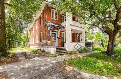Springfield House | Huge Discount Charming Home close to theStadium & Hospital