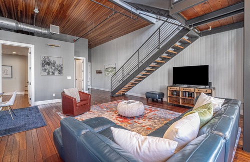 Historic District - North Condo | Huge Downtown Savannah Loft Sleeps 8