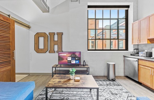 Downtown Cleveland Apartment | Huge DT Loft, Sofa Bed & Wi-Fi
