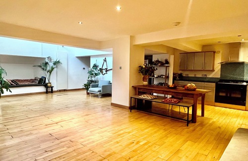 Kings Cross St. Pancras Apartment | Huge duplex loft with sauna in central London