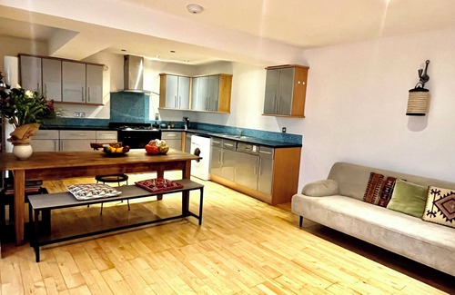 Kings Cross St. Pancras Apartment | Huge duplex loft with sauna in central London
