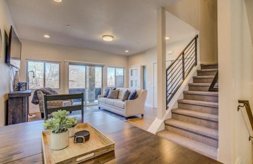 Colorado Springs House | Huge Epic Views 2 Rooftop Lounges Prime Area