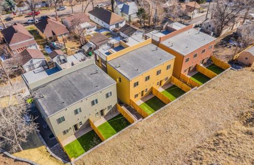 Colorado Springs House | Huge Epic Views 2 Rooftop Lounges Prime Area