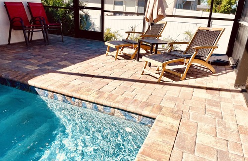 South Venice House | HUGE FALL DISCOUNTS! 5 Bdr, 3 bath. 7 Min to Beach, Sleeps 11, Private Pool!