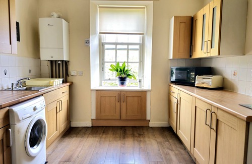 Kelvinbridge Apartment | Huge Family Home in Glasgow