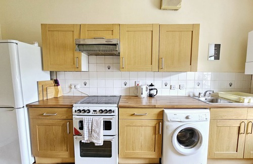 Kelvinbridge Apartment | Huge Family Home in Glasgow