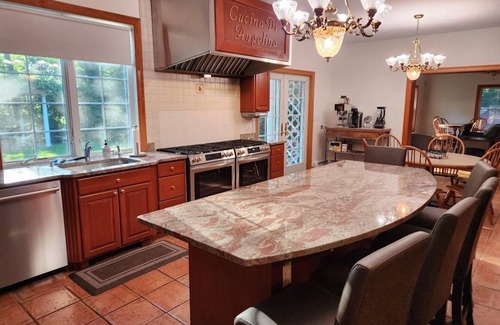 York Harbor House | HUGE family Home! Sleeps 27 comfortably. 3/10 mile from the Beach!