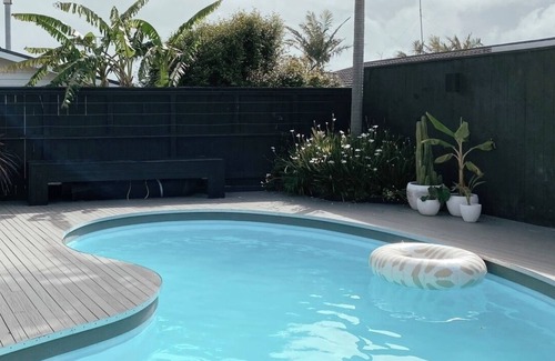 Mount Maunganui House | Huge Family Retreat with Pool and Cinema - 4 mins from the beach