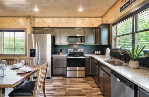Sevierville Cabin | HUGE Fire Pit, Flat Roads, Pets OK, Stadium Theater, Hot Tub, 350mb WIFI