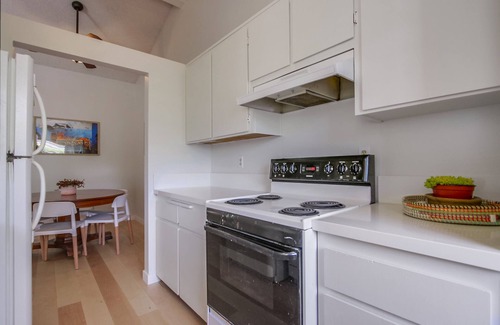 Olde Solana Beach Condo | Huge Fletcher Cove Condo Solana Beach. 1 minute walk to sand