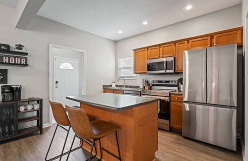 Kennedy King House | HUGE Game Room~DT Indy~Spacious Family Retreat
