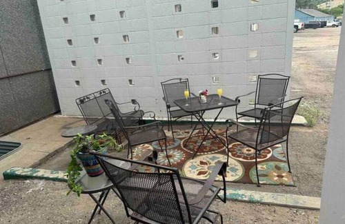 Minot Apartment | Huge Historic Downtown Minot 3bd Apartment