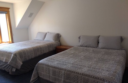 La Pointe House | Huge Home, Beds For 16, Centrally Located, Between Both Town and State Parks