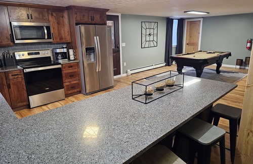 Christmas House | Huge House near Pictured Rocks, Trails, Hot Tub, walking distance to Casino/Bars
