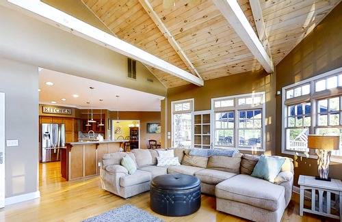 Tazewell Cabin | Huge lakefront home & guest house - private dock, two full kitchens & game room