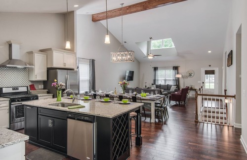Talbot's Corner House | Huge! Luxe Brand New 4b+/4 Full Bath 10 Min To Downtown!