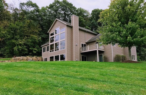 The Galena Territory House | Huge Luxury 4-Bedroom Home! Stunning views! Walk-in Shower, Hot Tub, Fire Pit.