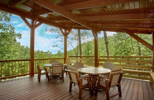 Gatlinburg - Pigeon Forge Cabin | HUGE LUXURY CABIN! BIG ELK LODGE - SLEEP 81 GUESTS and. IT'S GOT AN INDOOR SWIMMING POOL!