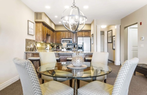 Branson Condo | HUGE LUXURY Condo with Pool! Elevator! Fun! Rec PLEX!12 Min To SDC & TB RK LAKE!