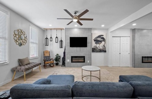 East Allegheny House | Huge Northside Pittsburgh Home Luxe 4Bed/3.5Bath and Baths Sleep 12 w/Game room