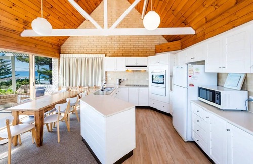Yamba Apartment | Huge Ocean View apartment! Panoramic views.Wifi, linen, Smart TV+