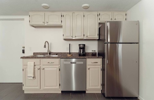 Conneaut Lakeshore Apartment | Huge, One Bedroom Apartment w/Balcony